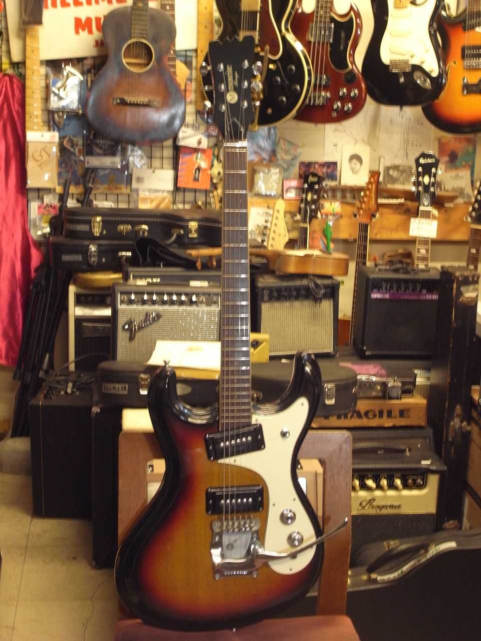 Mosrite Avenger（中古）【楽器検索デジマート】