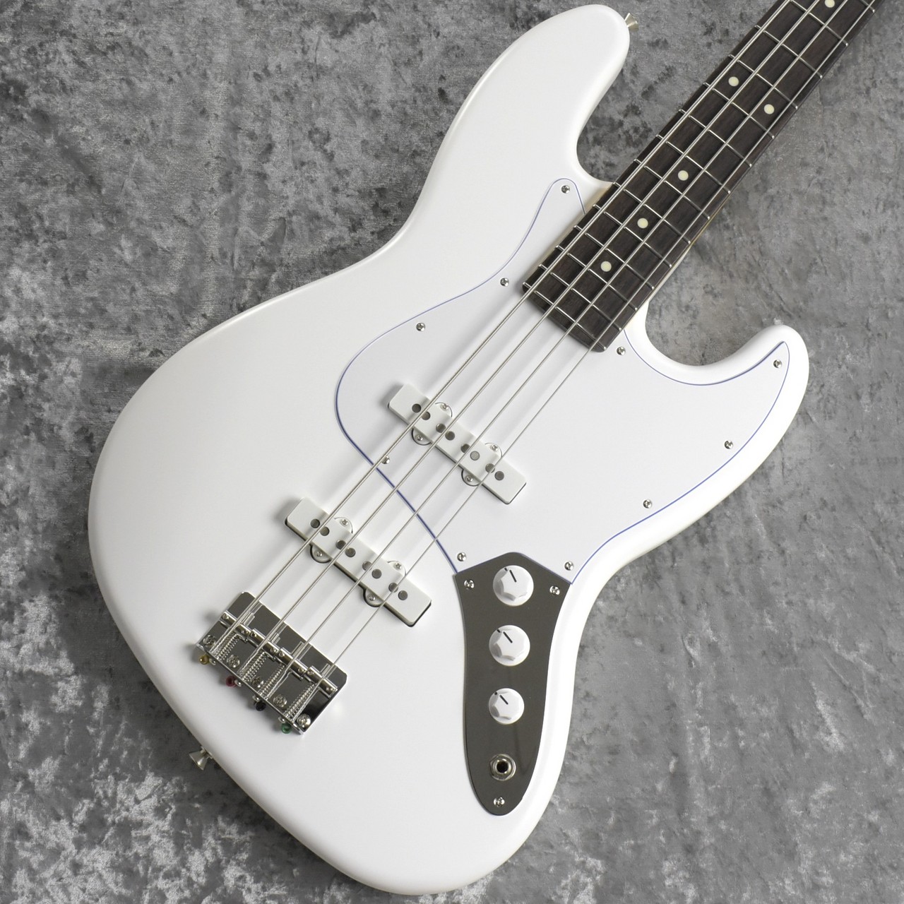 Fender Japan エレキベース 4弦 アイボリー 中古品 Yahoo!オークション -「4弦ベース」(フェンダー) (エレキベース