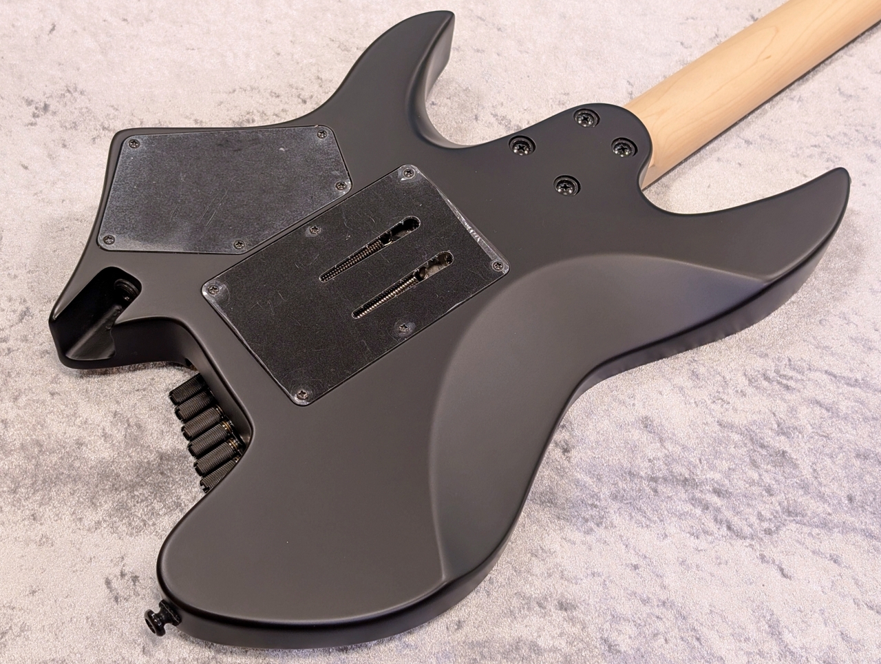 [ほぼ新品]Sire X6 6-String Headless / BK.S Sire X6 6-String Headless / BK.S(Black Satin)【2.56kg】【超軽量