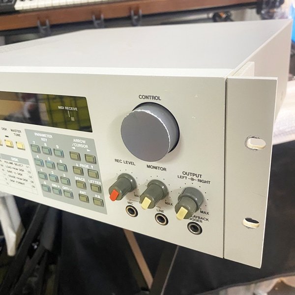 AKAI S950（ビンテージ）【楽器検索デジマート】