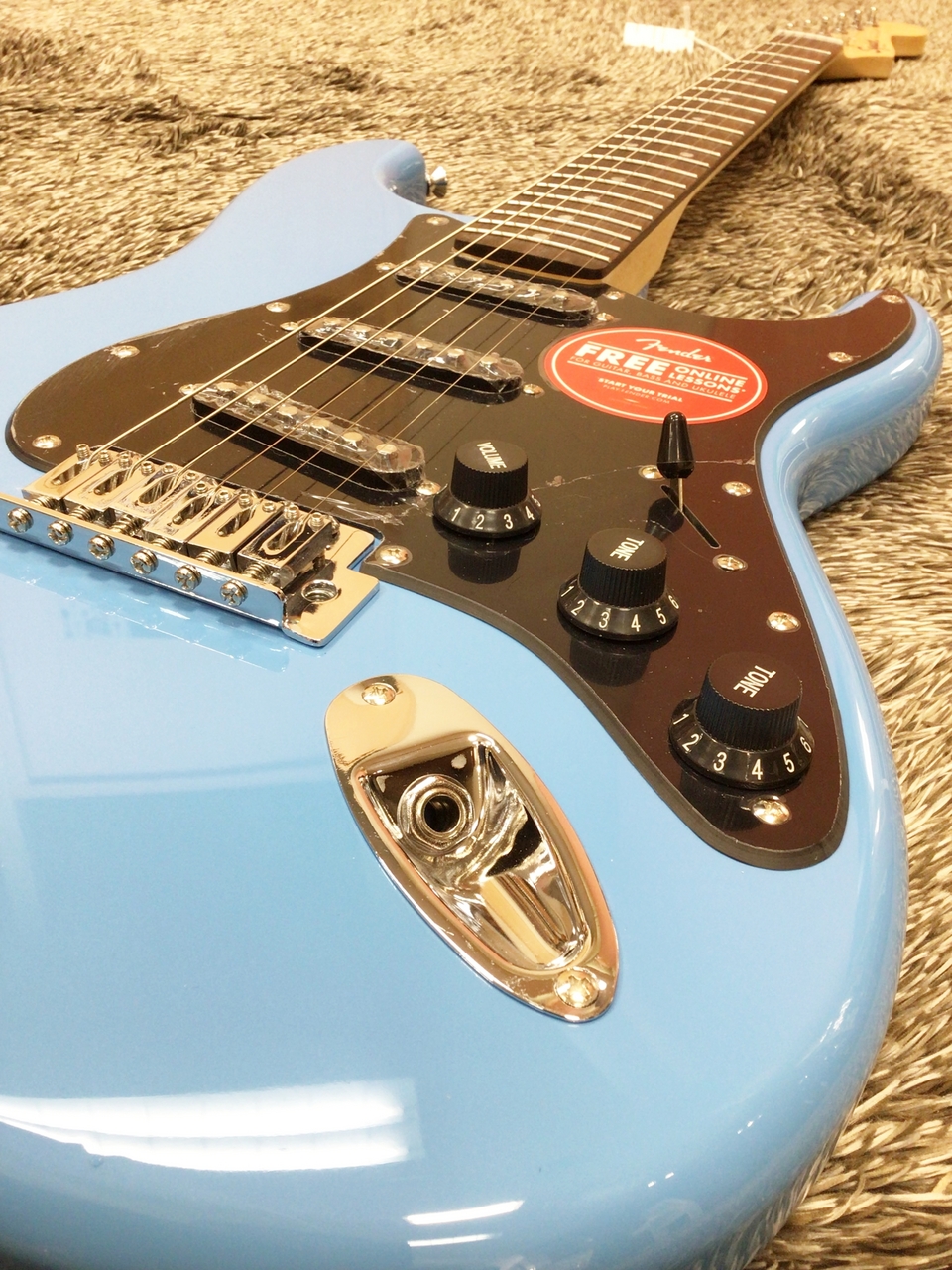 Squier by Fender Sonic Stratocaster California Blue 【鮮やかな水色