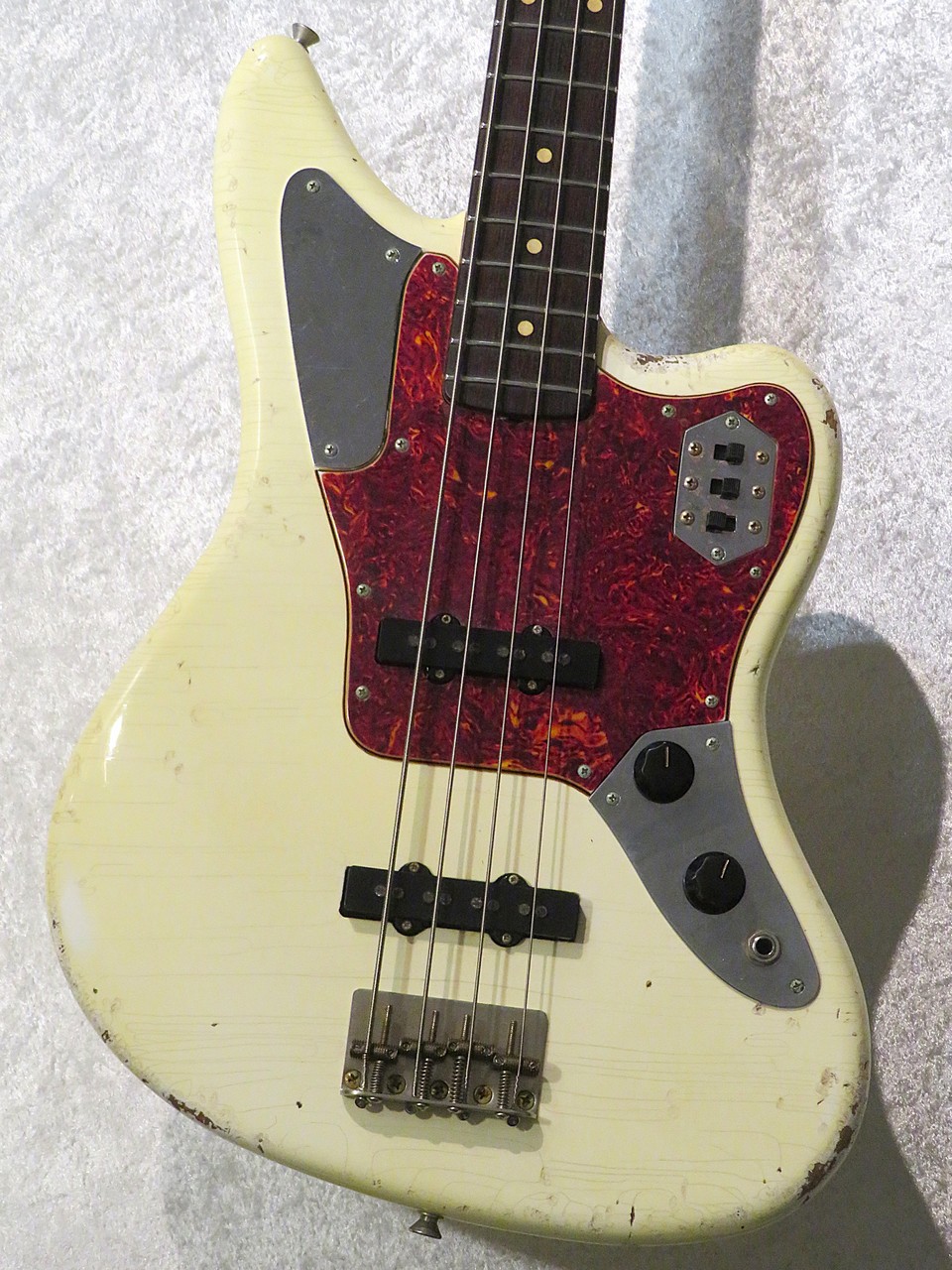 Rebel Relic 【オランダが誇る実力派】 Reuaissance Jag Bass Series