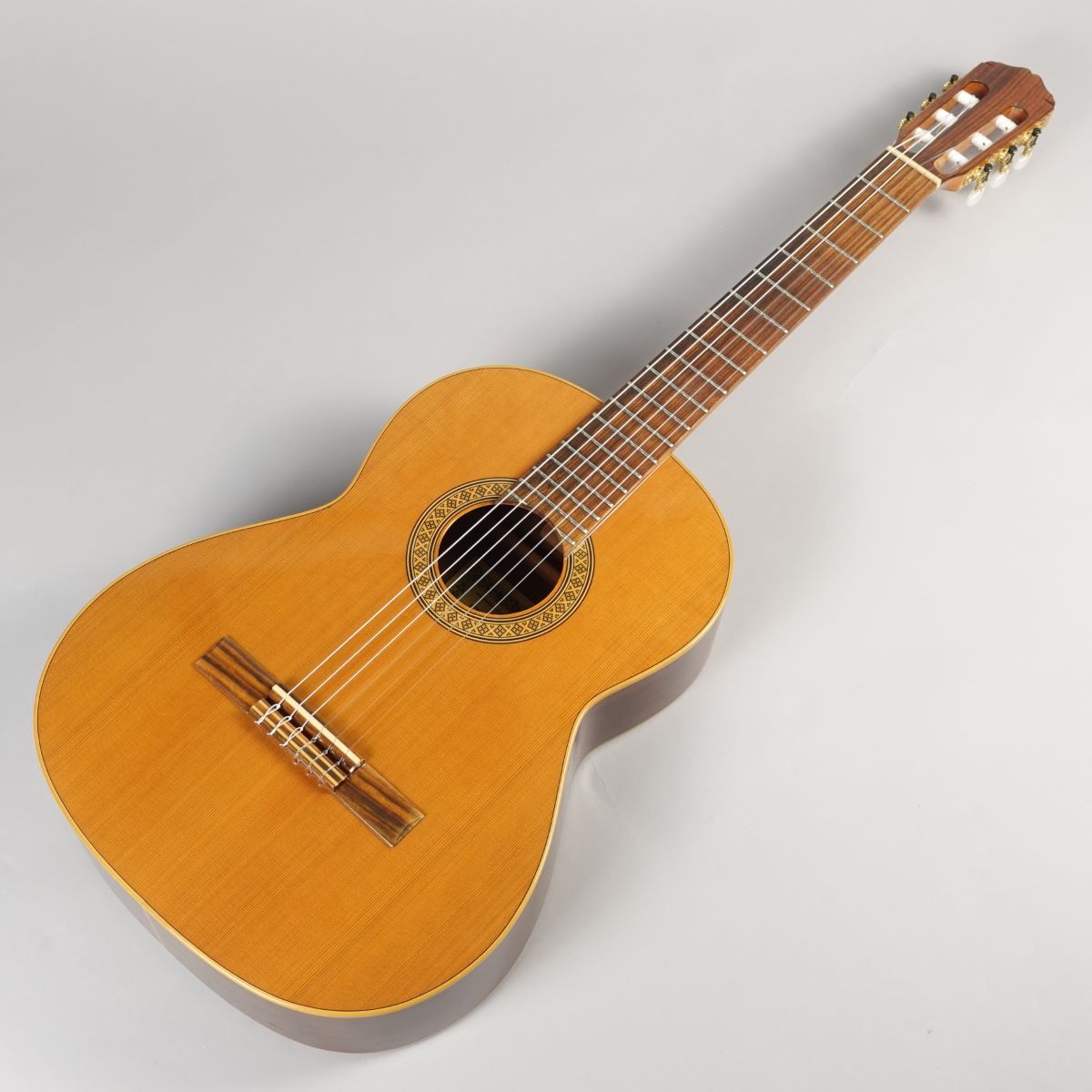 スペイン製 クラシックギター ハードケース付き www.krzysztofbialy.com