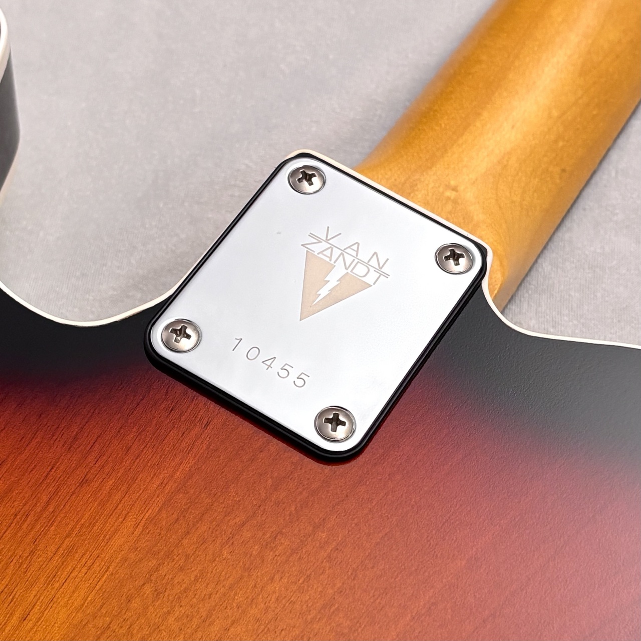 Vanzandt TLV-R2 / 3 Tone Sunburst #10455 ≒3.44kg（新品）【楽器
