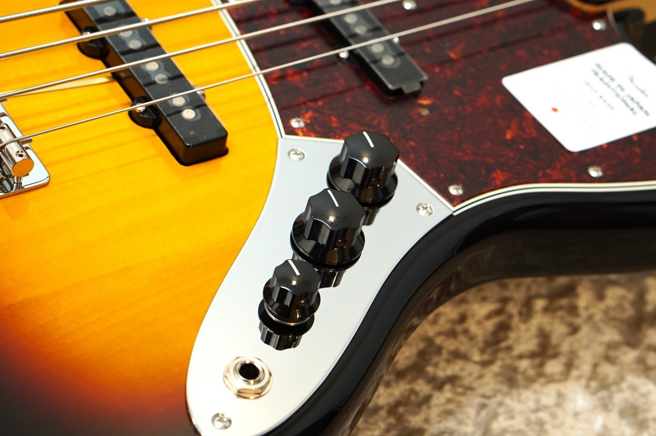 Fender Made in Japan Traditional II 60s Jazz Bass -3-Tone Sunburst 