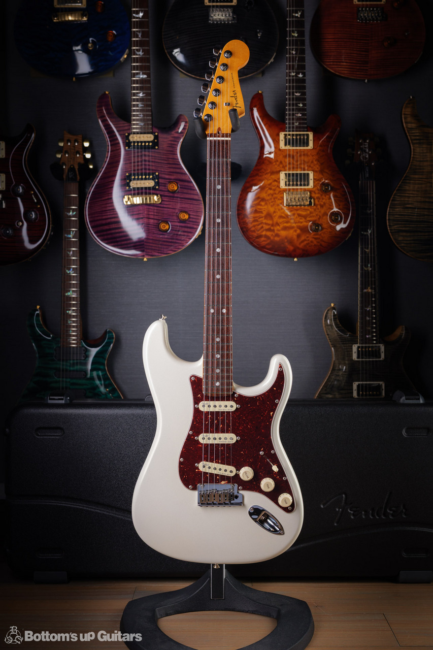 Fender - USA - 2019 - American Ultra Stratocaster - Arctic