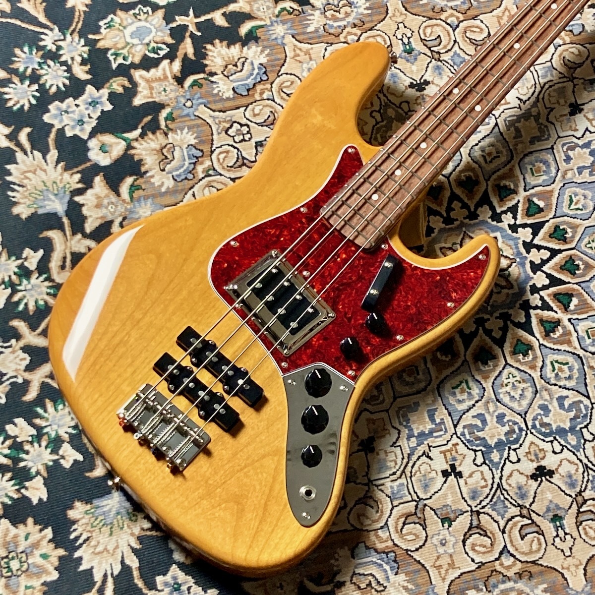 ベース k.nyui KN-JB K.Nyui Custom GuitarsよりKNJBが入荷致しました！！｜島村楽器 イオン