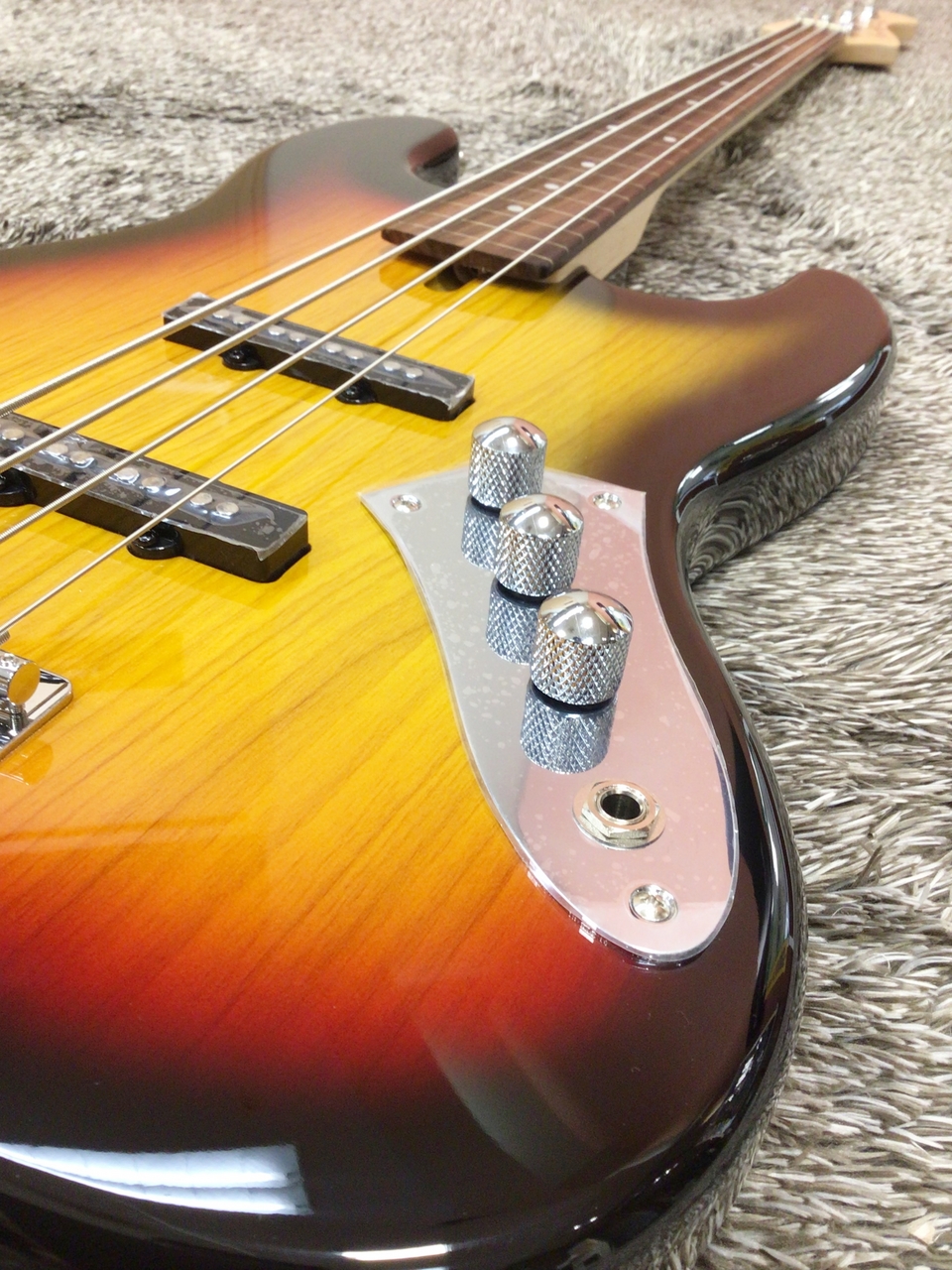 Bacchus BJB-1R FL 3TS -Univers Series-【フレットレス】（新品