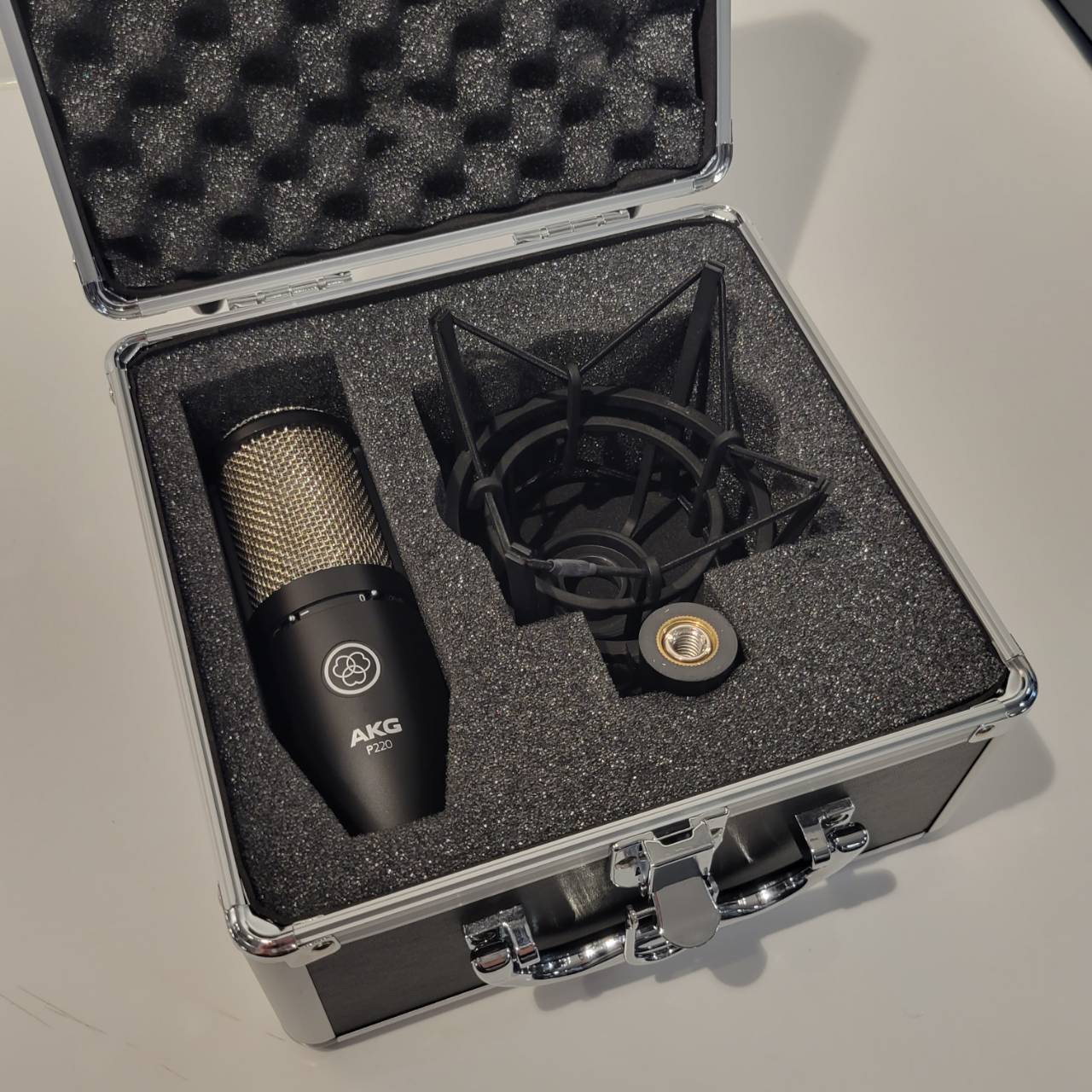 AKG P220（中古/送料無料）【楽器検索デジマート】