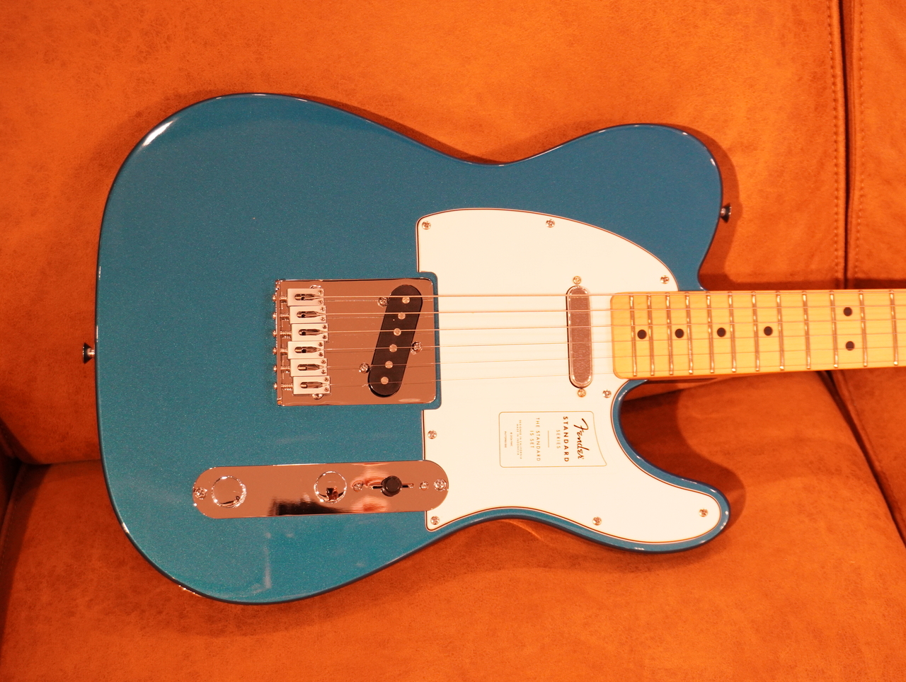 テレキャスターアセンブリ　高品質　Standard Fender Standard Telecaster, Maple Fingerboard, White