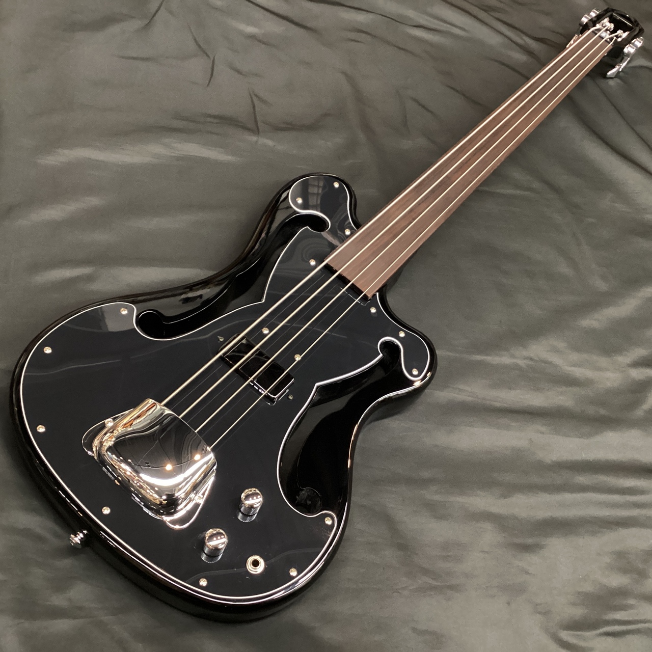 Eastwood EEB-1 Bass Guitar – Eastwood Guitars