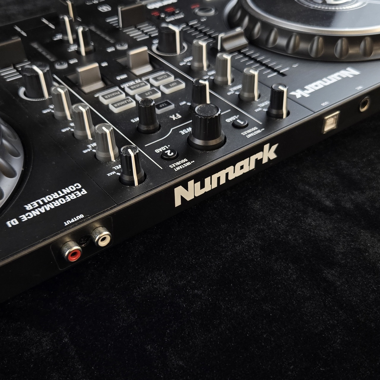 Numark Mixtrack Pro FX DJコントローラー　未使用 Amazon.com: Numark Mixtrack Pro FX Serato DJ Controller with
