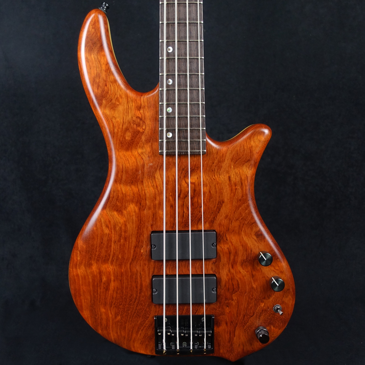 【本日限りの超得価格・即決歓迎】ESP Bottom Bump ベース新品弦付属 BOTTOM BUMP | ESP GUITARS