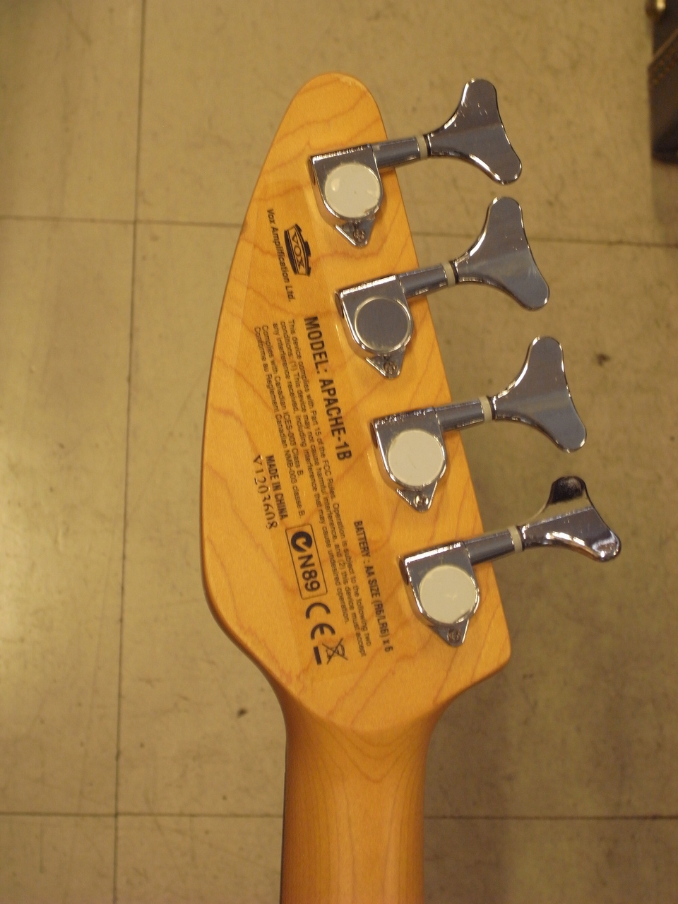 ヴォックスVOX APACHE-1Bアンプ内蔵エレキベース美品リズムマシン内蔵 楽天市場】VOX APACHE-I BASS アンプ内蔵ベース 新品 ホワイト