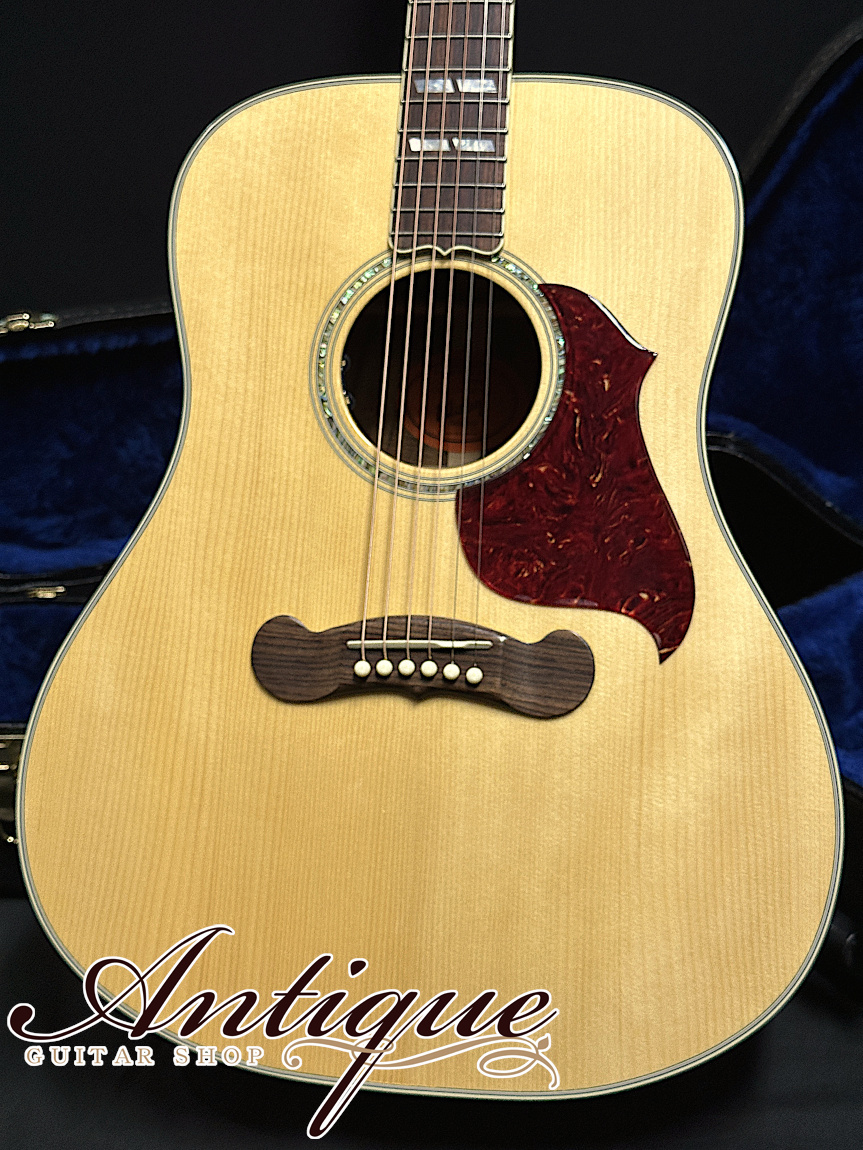Gibson Custom Shop Limited Edition Hummingbird Recording Artist