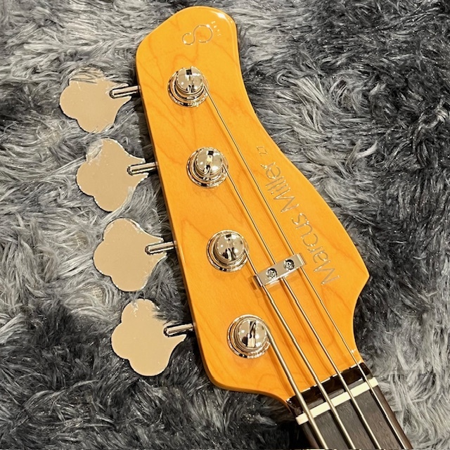 Sire Marcus Miller Z7 4-String AWH (Antique White) 4.17kg（新品