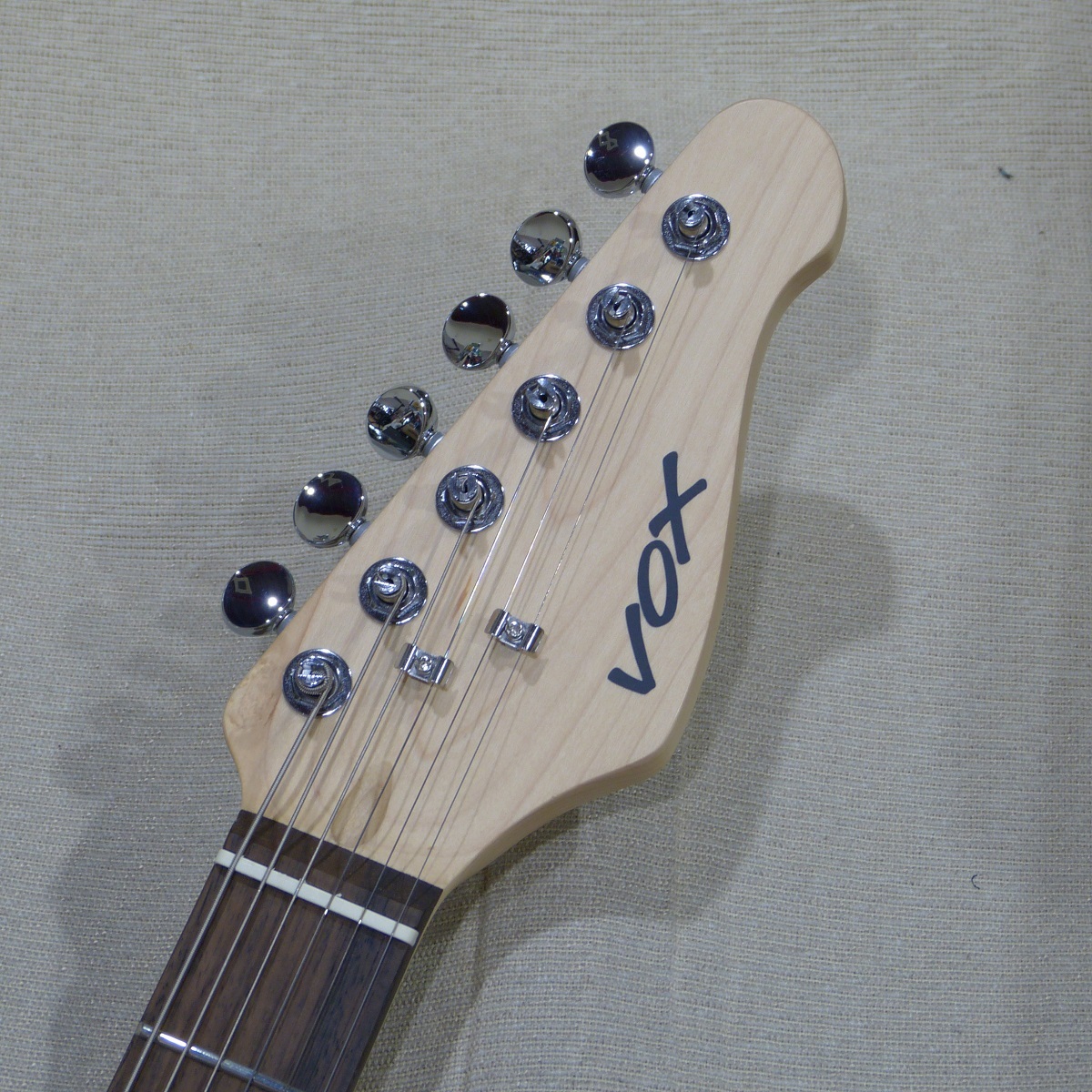 VOXヴォックスアンプ内蔵ギター APC-1 トラベルギター/電池駆動 レッド