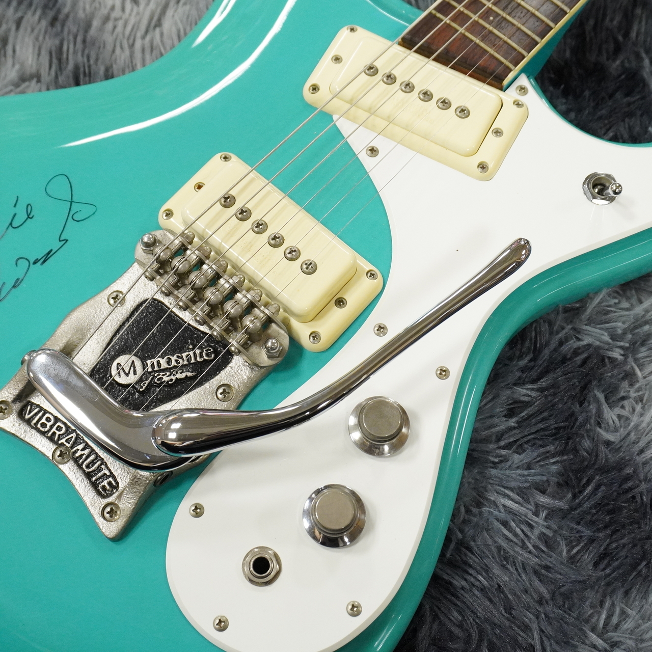 Mosrite Super Excellent '65 .signed The Ventures Nokie Edwards