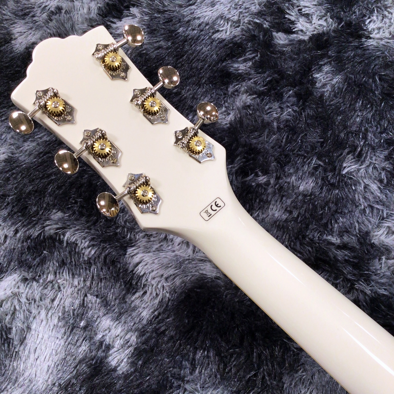 Newark St. Collection | Guild Guitars