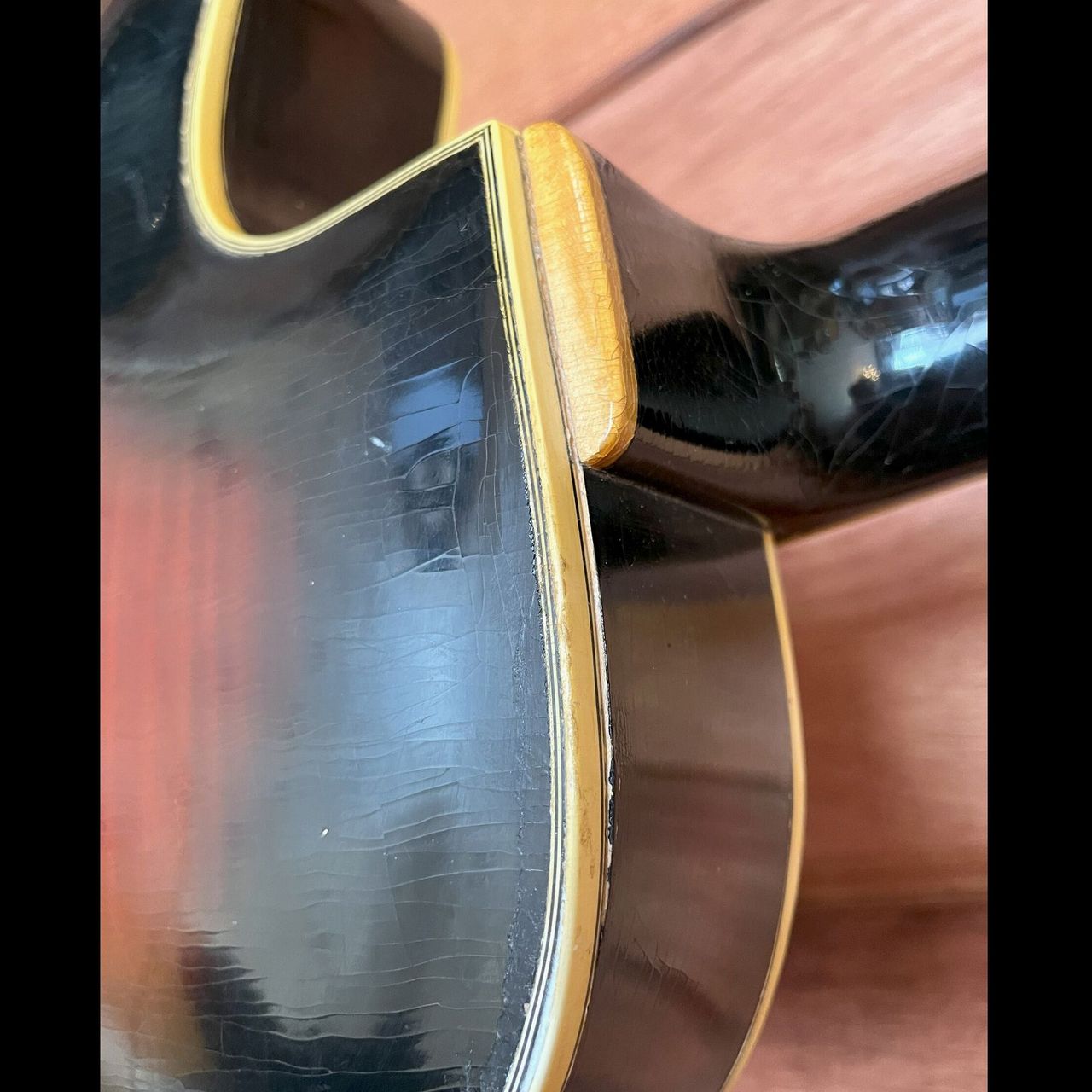 ルシアーメイド 単板削り出しアーチトップギター（中古）【楽器