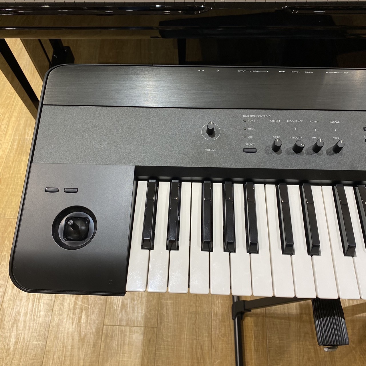 KORG KROME 73 73鍵キーボードシンセサイザー【現物画像】（中古/送料