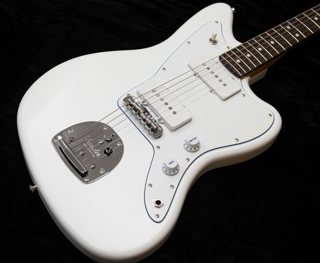 日本未入荷品フェダーゴースト使用 ホワイトカーポン12.,50 , 75 mm Fender / Made in Japan Limited Cyclone Maple Fingerboard