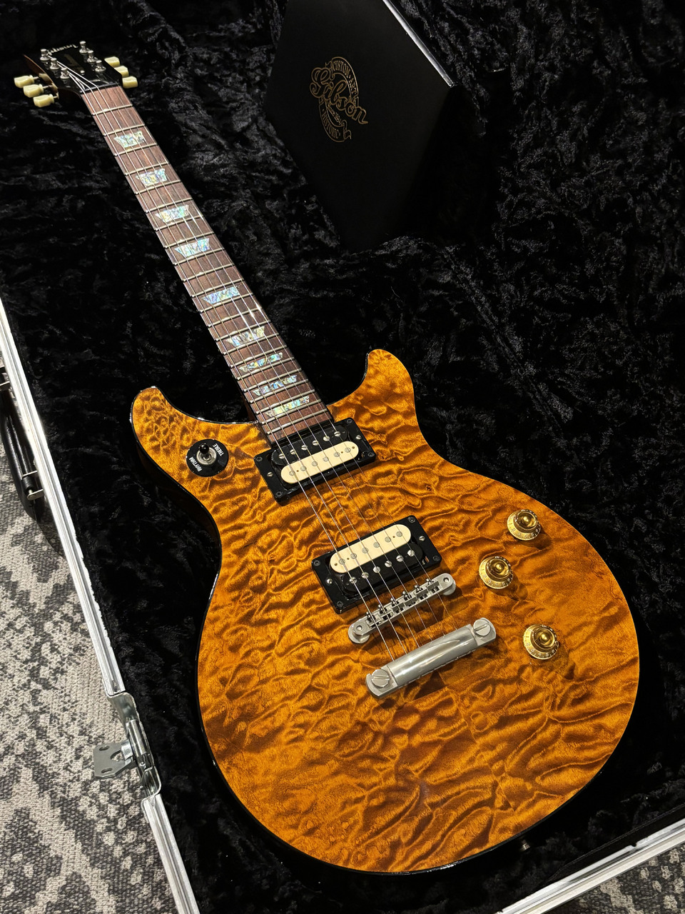 Ｂ’z 松本孝弘 GIBSON DC　非売品ポスター B'z 松本孝弘 GIBSON DC 非売品ポスター - メルカリ