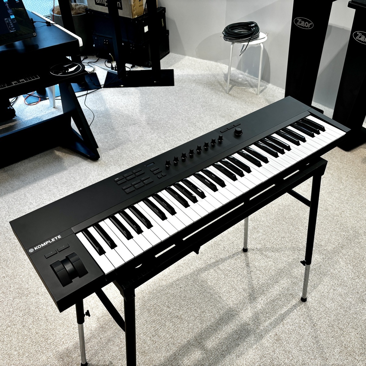 NATIVE INSTRUMENTS KOMPLETE KONTROL A61（中古/送料無料