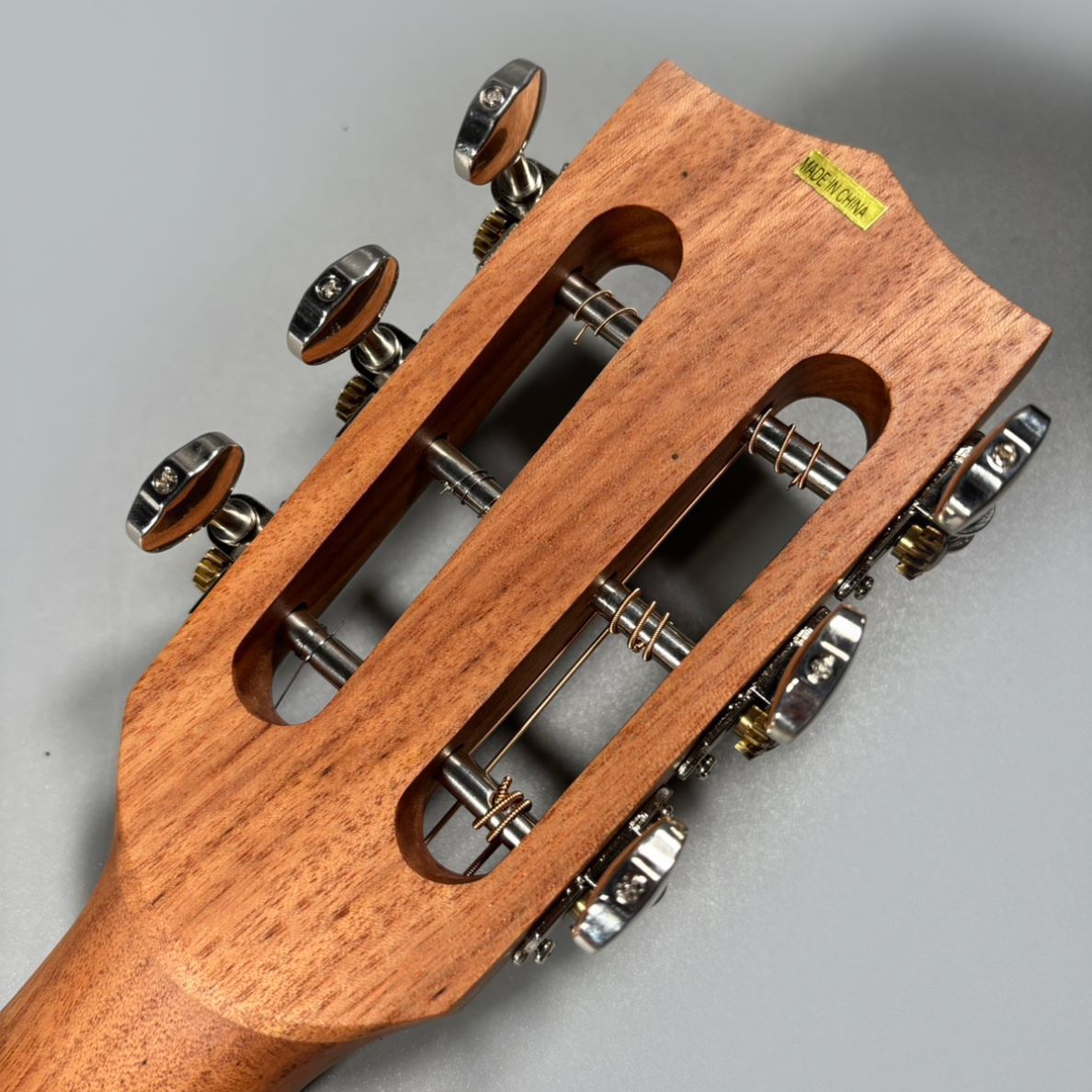 古いアメリカのパーラーギター KALA KA-GTR-PLR パーラーギターSOLID CEDER TOP PARLOR GUITAR