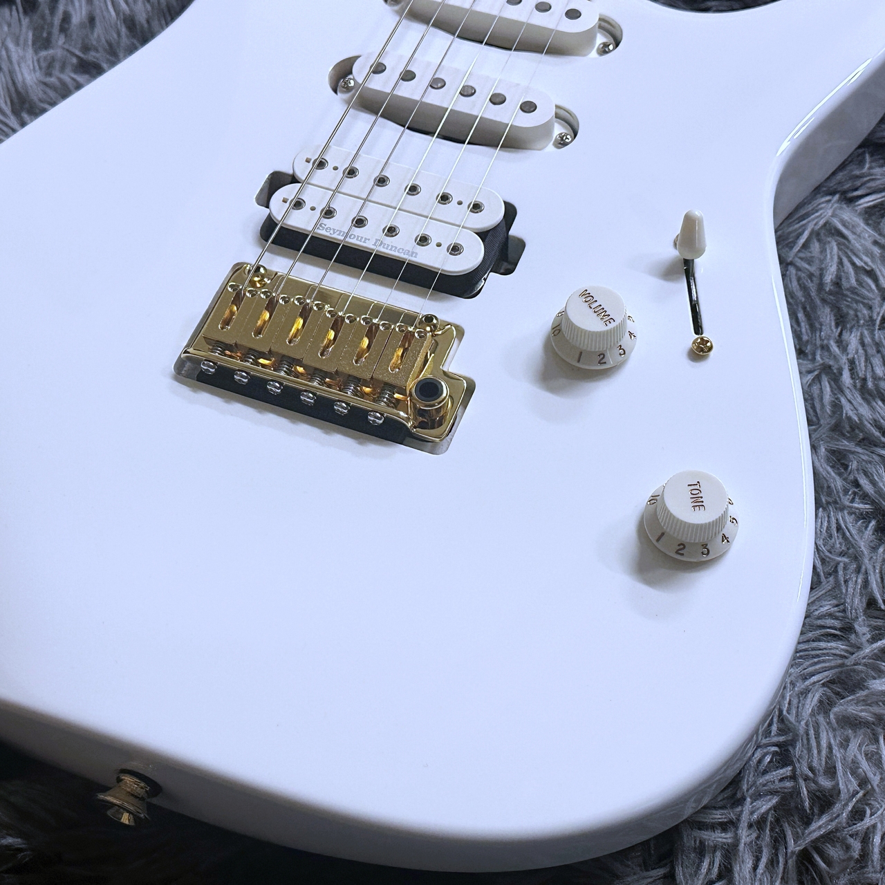 Charvel Pro-Mod DK24 HSS 2PT CM Snow White【特価】【2025年製