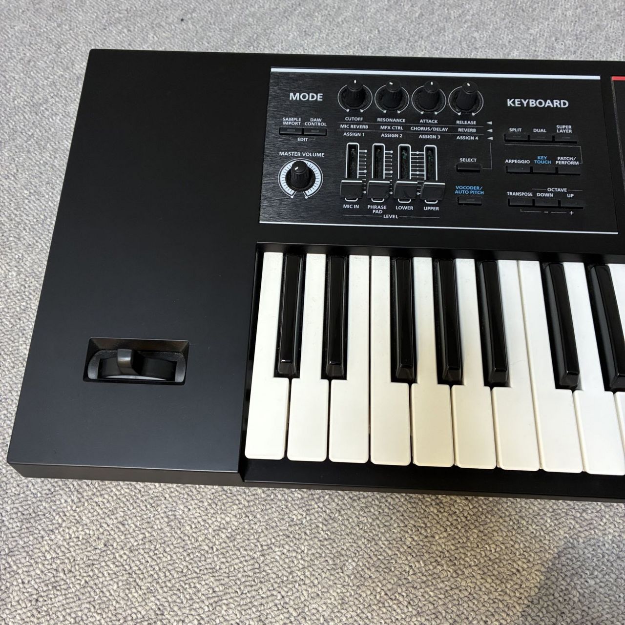 Roland JUNO-DS61【61鍵】【電池駆動可】【ケース付】（中古/送料無料