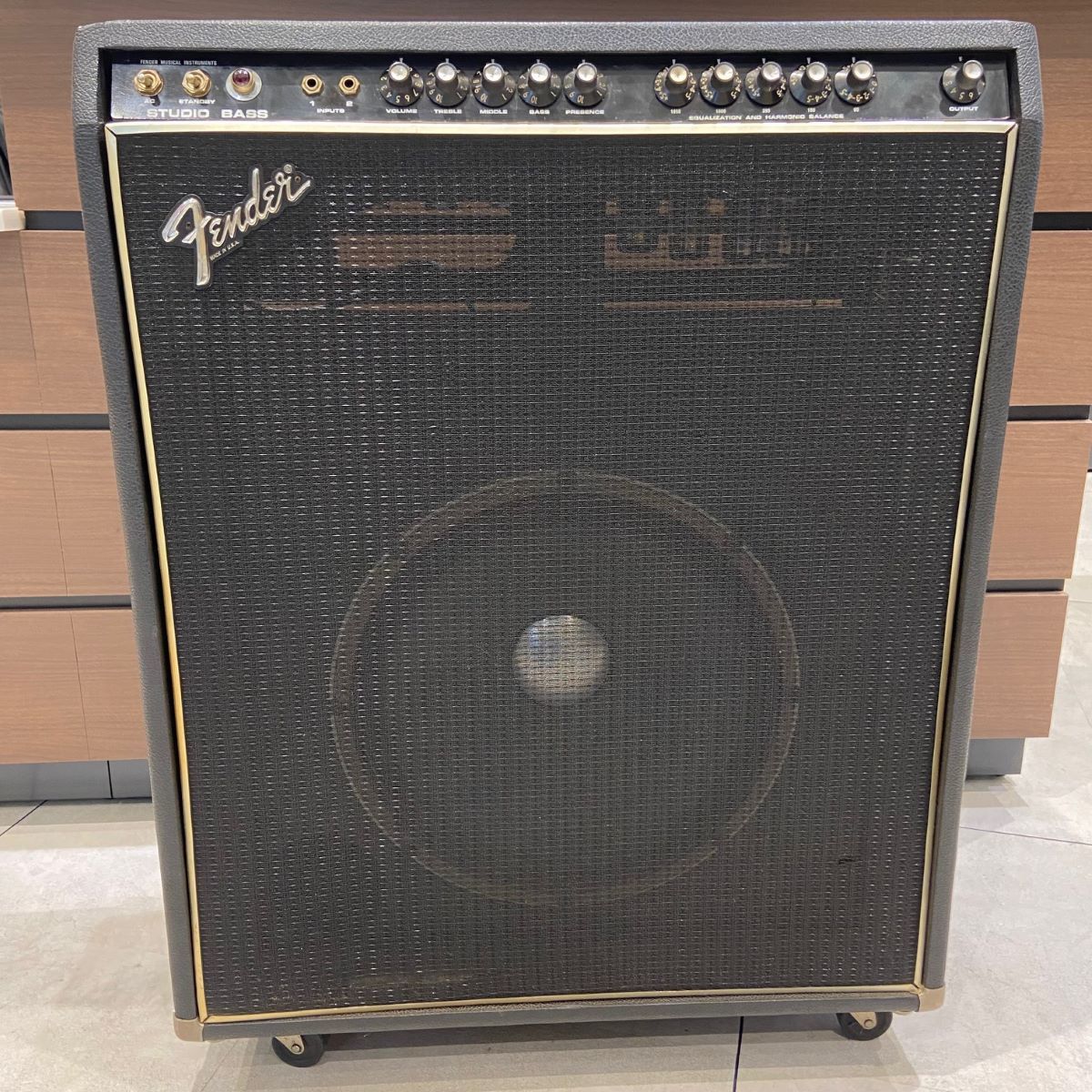 Fender STUDIO BASS 1x15” ベースコンボアンプ 純正フットスイッチ付属（中古/送料無料）【楽器検索デジマート】