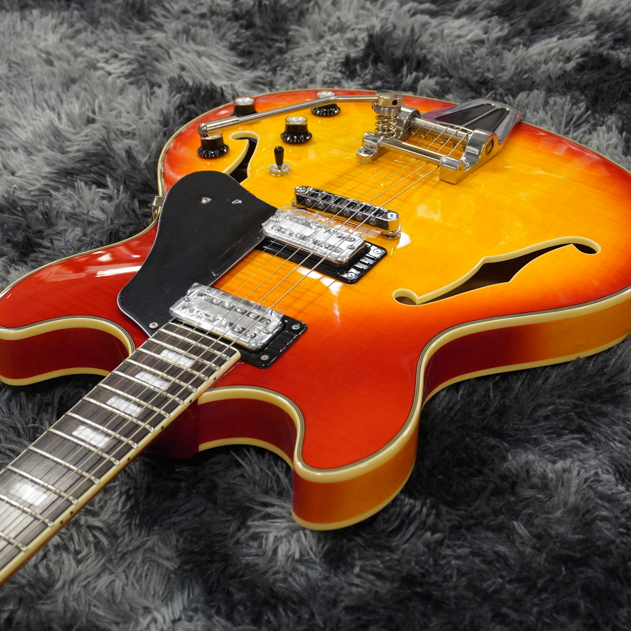Sire Larry Carlton H7T CS (Cherry Sunburst) 【展示チョイキズ特価