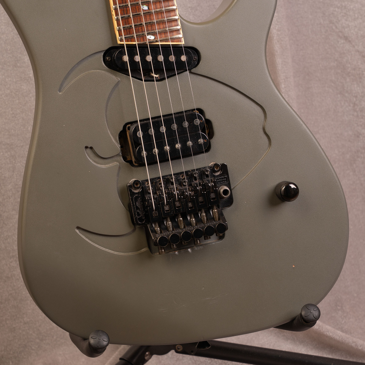 【希少】Caparison Apple Horn Sand Stone Caparison | Apple Horn Sand Stone – Zanshin Musical Instruments