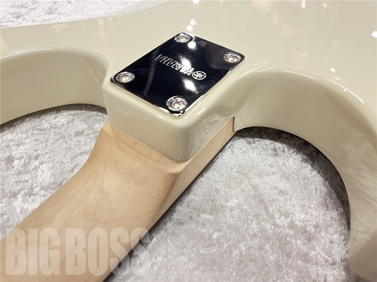 YAMAHA SG-5A Pearl white ホワイト YAMAHA TRBX305 WH (ホワイト) 5弦ベース初心者12点セット 【Fender