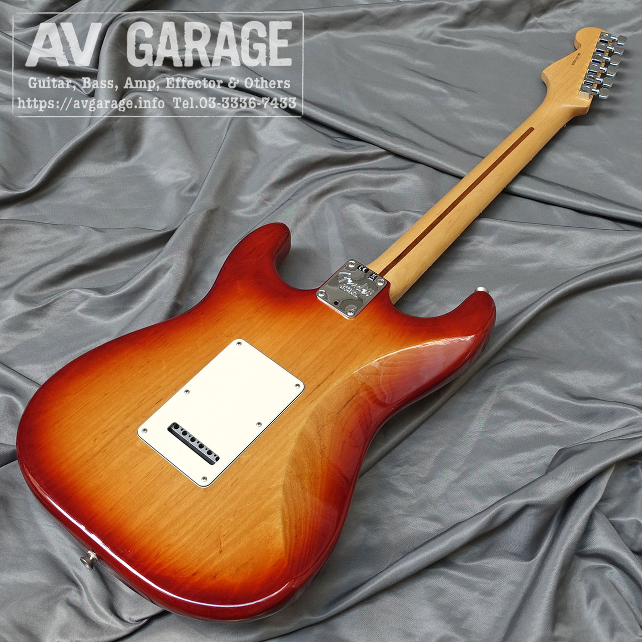 ギター Fender American Professional Strat 2017 Fender American Deluxe Stratocaster N3 HSH/Silver Sunburst