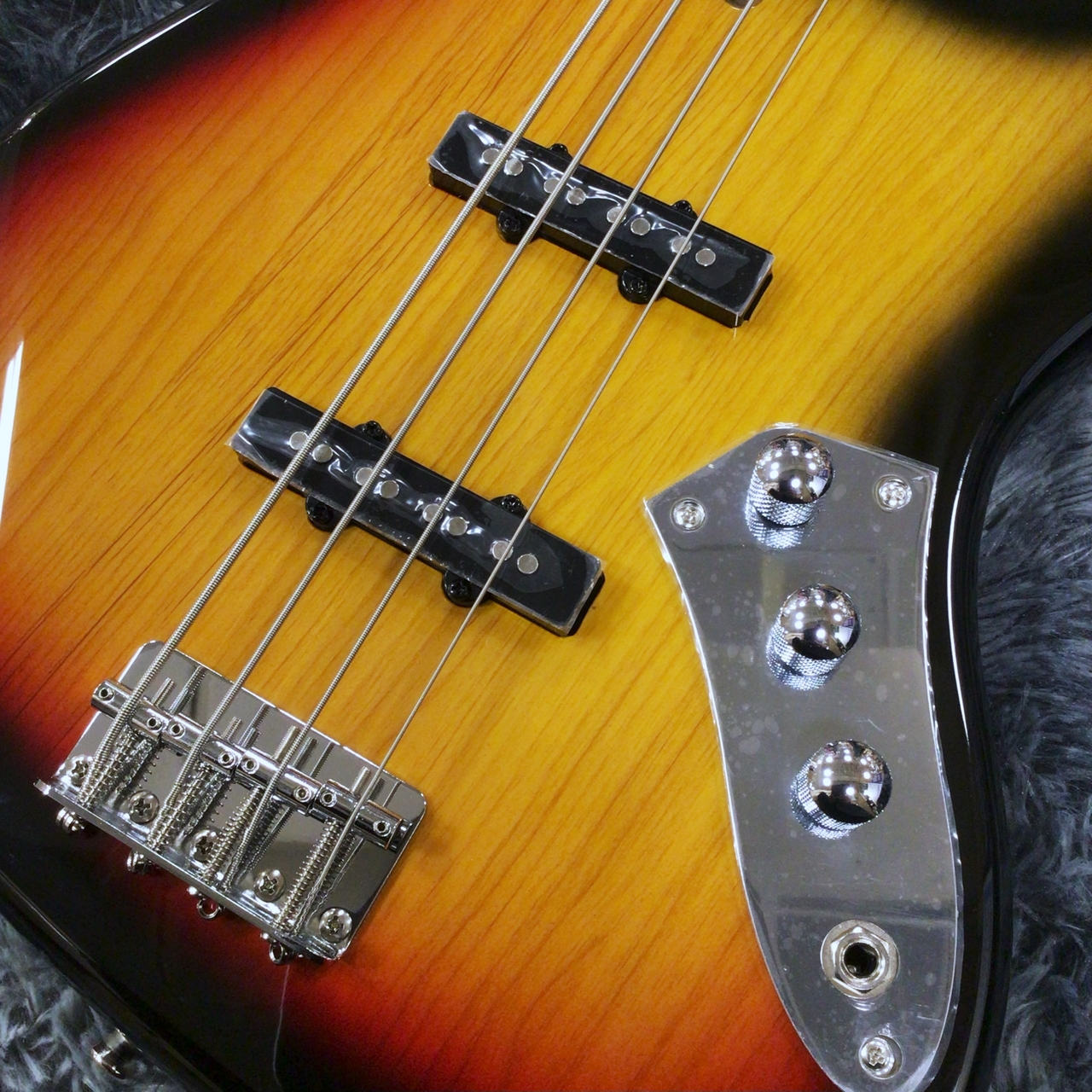 Bacchus BJB-1R-FL 3TS (3-Tone Sunburst) -Univers Series