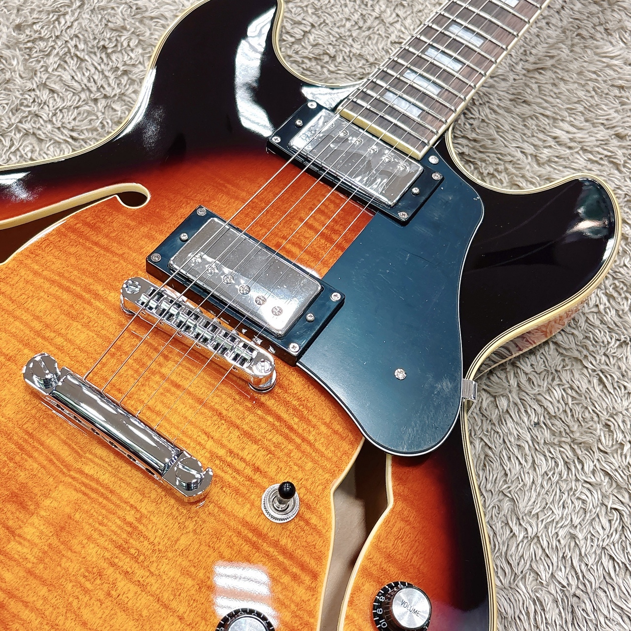 Sire H7 VS(Vintage Sunburst) with Larry Carlton 【セミアコ
