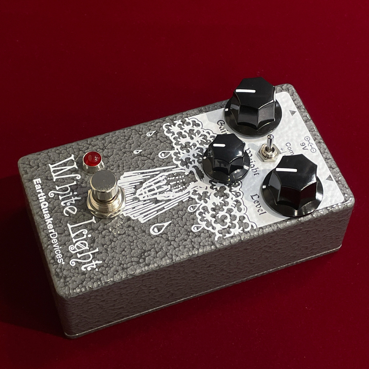 超歓迎された r/guitarpedals EARTHQUAKER Devices DEVICES - White