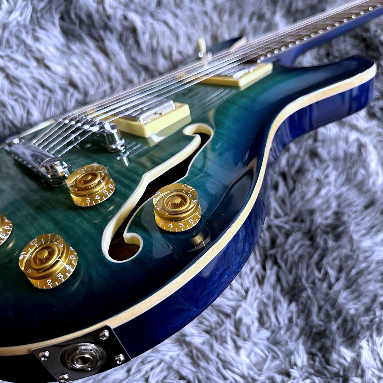 Sire Larry Carlton Q7 Hollow TBL (Transparent Blue) 【2026 NEW