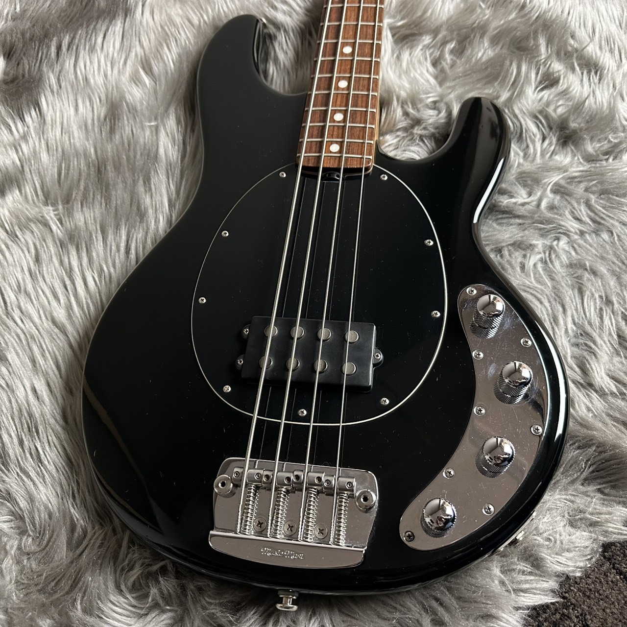 MUSIC MAN Stingray-4 BLK/R BLK-PG【現物画像】（中古/送料無料