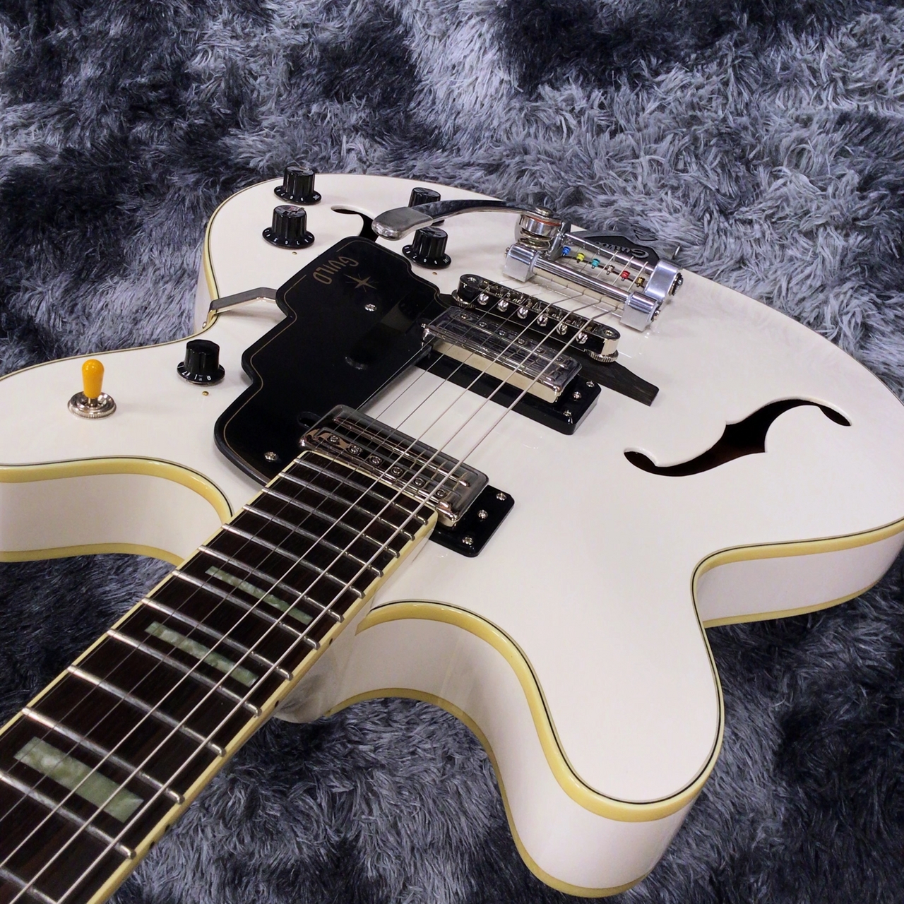 GUILD Starfire V Snow Crest White -Newark St. Collection