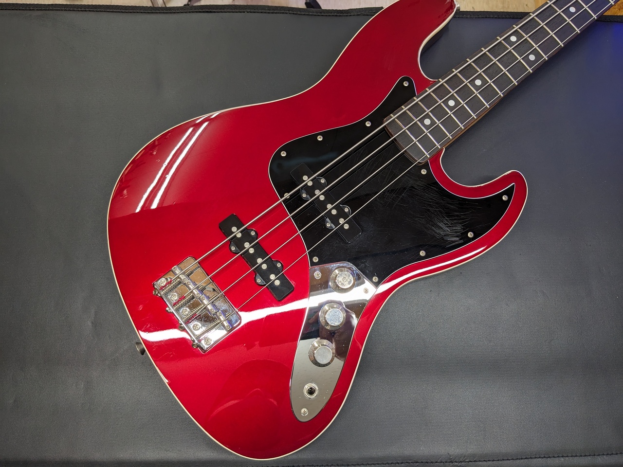 Fender Japan Aerodyne Jazz Bass / Red - ベース