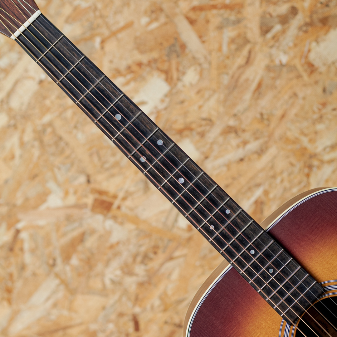 Martin D-28 Satin Amberburst（新品特価）【楽器検索デジマート】