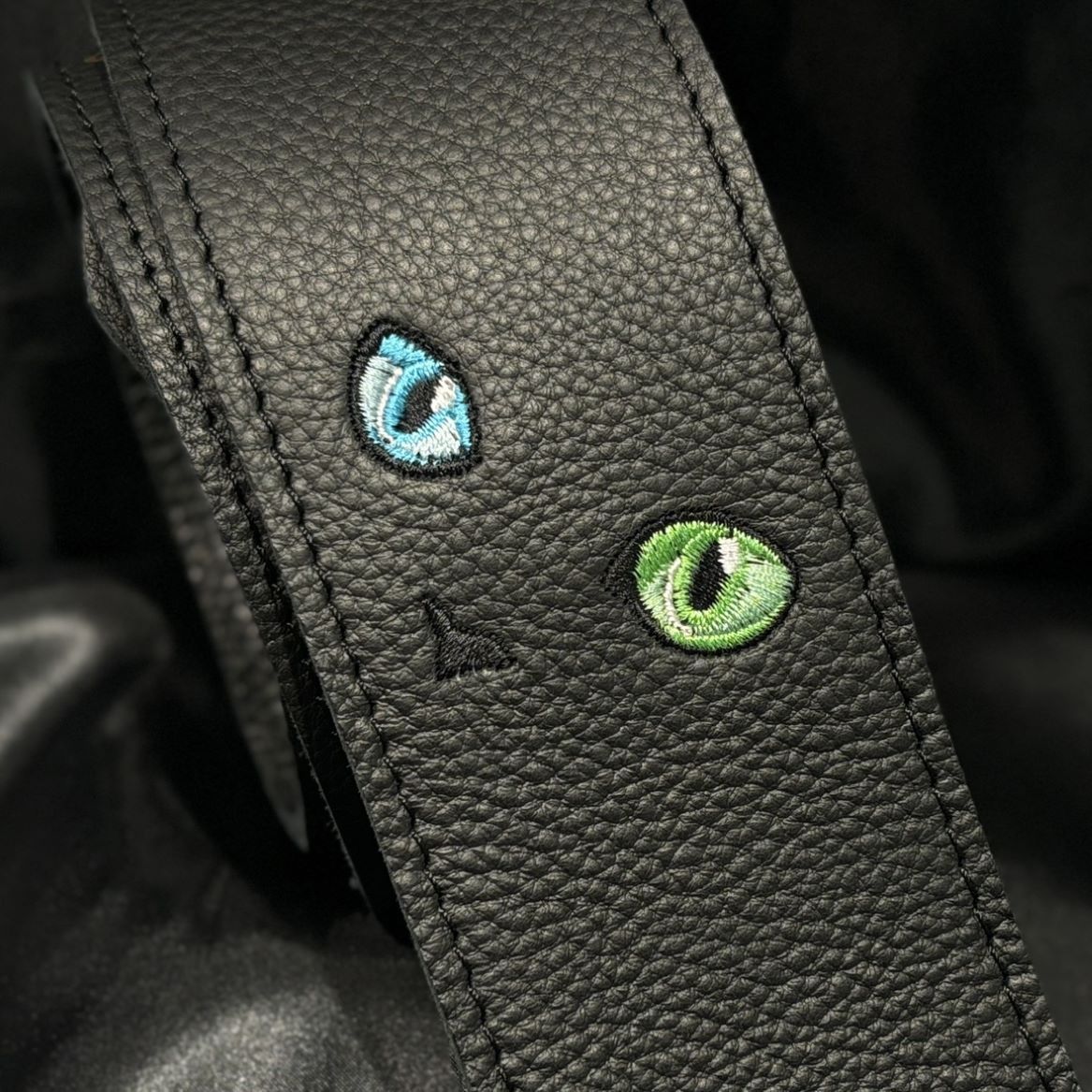 Grande uomo ネコシシュウ オッドアイ