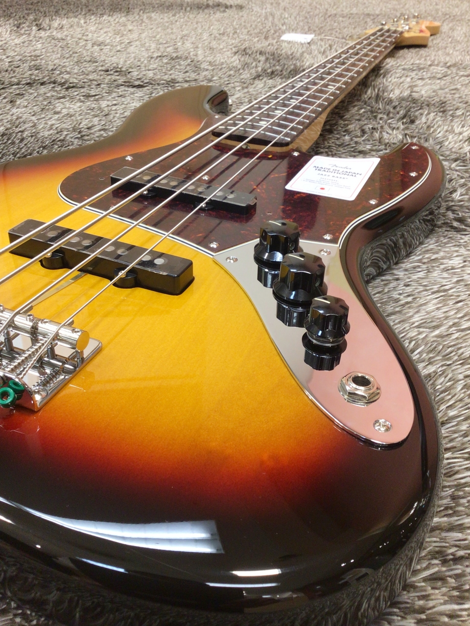Fender Made in Japan Traditional 60s Jazz Bass, 3-Color Sunburst