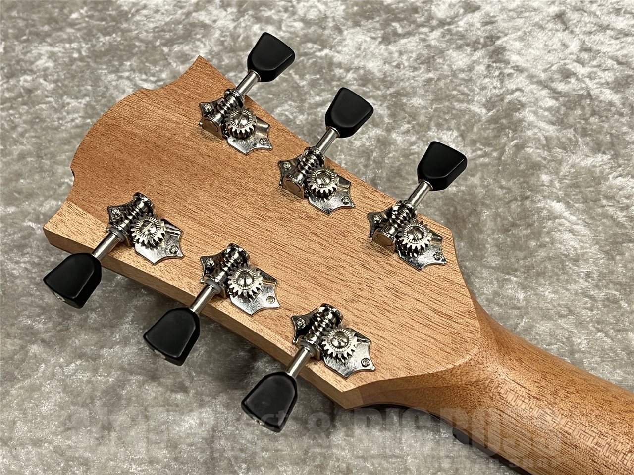 【美品】LAG T70ACE-NAT エレアコ ※新品弦・交換用サドル付き 美品】LAG T70ACE-NAT エレアコ ※新品弦・交換用サドル付き