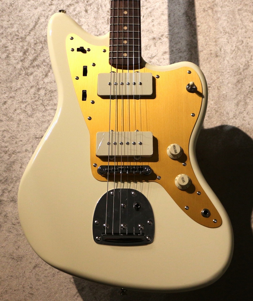 Squier by Fender 【人気モデル!】J Mascis Jazzmaster ~Vintage White