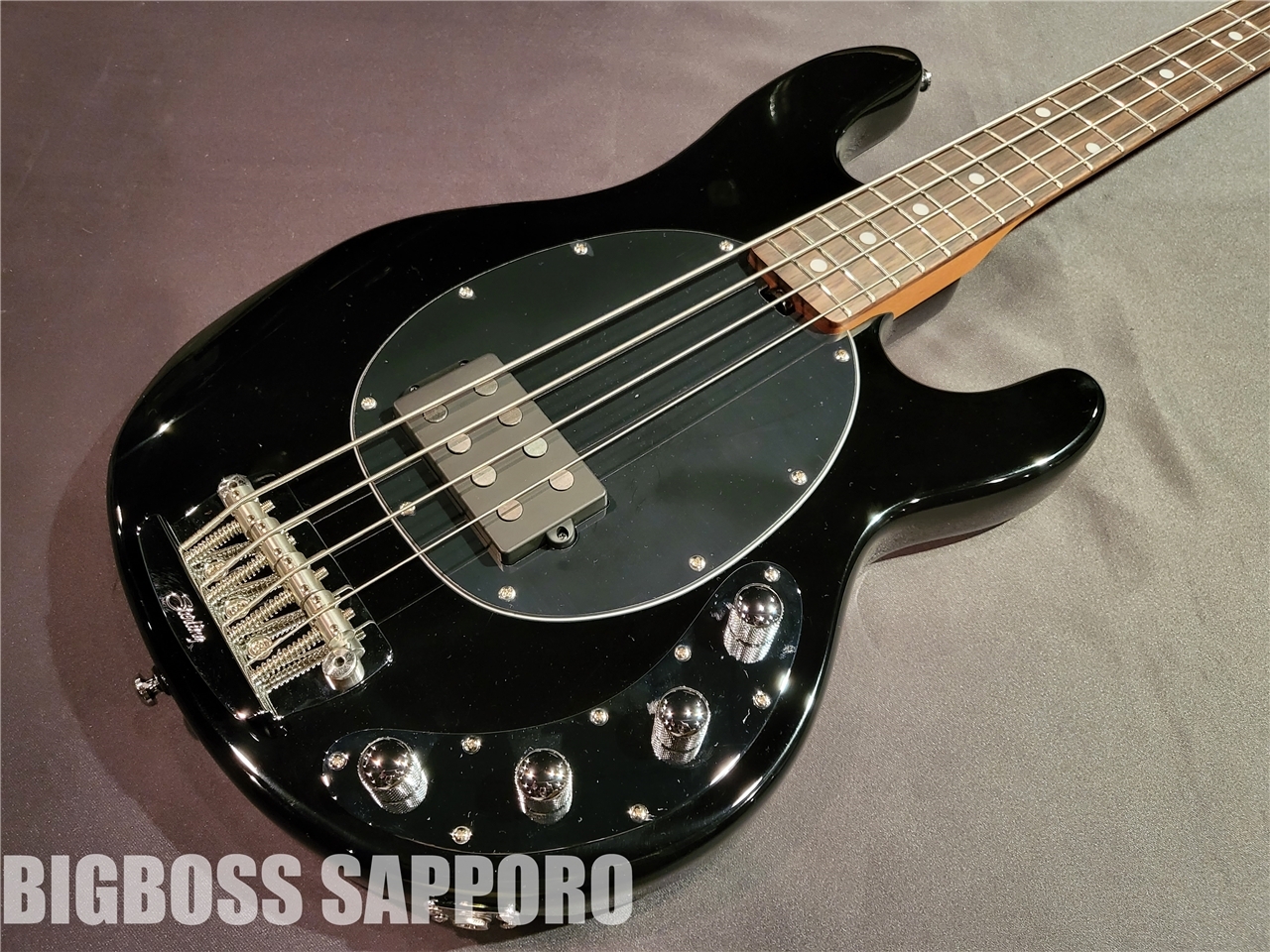 新発売 限定値下げ中【美品バリ虎】Music Man StingRay (Ray34) ベース