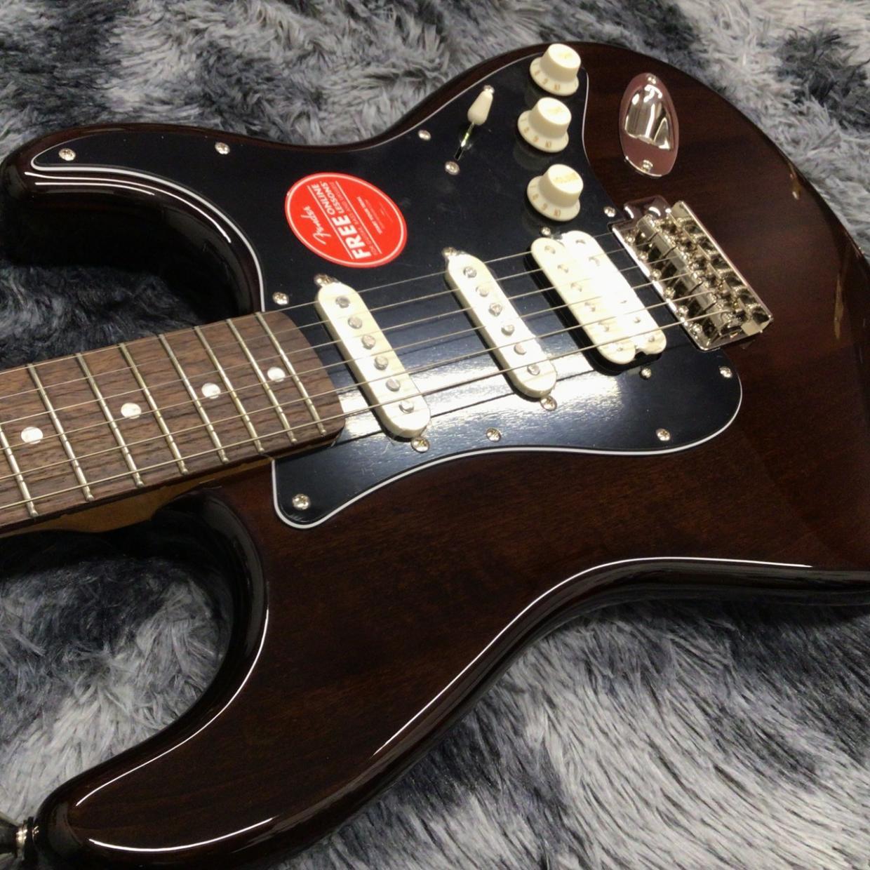 Squier by Fender Classic Vibe '70s Stratocaster HSS, Laurel Fingerboard, Walnut 사진 3